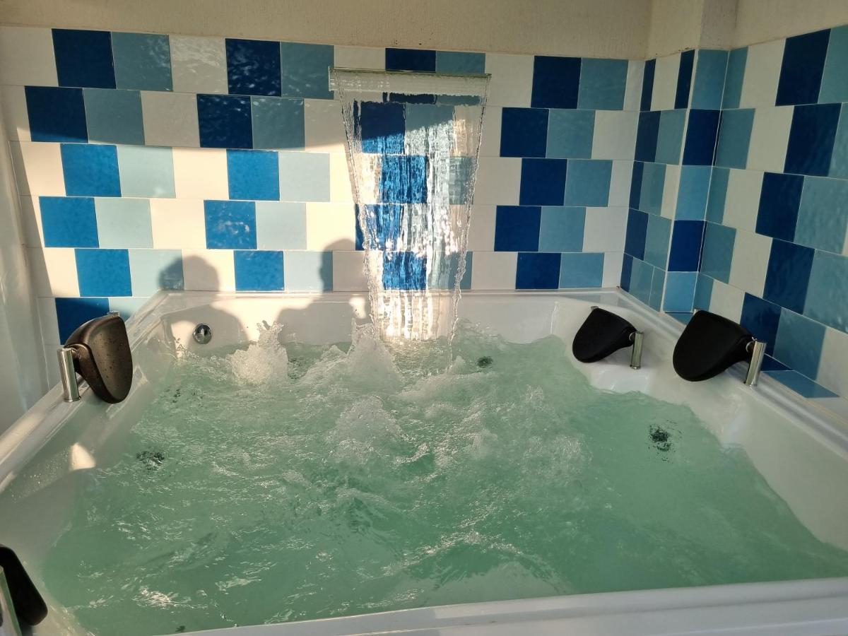 Hotel Antonella Plaza Pinchote Екстер'єр фото